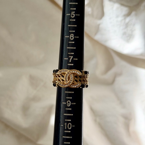 Beautiful Chanel Gold and Black Chain Ring - Picture 4 of 16